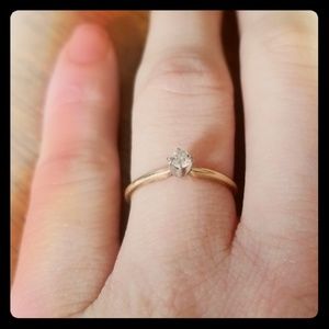 Solitaire diamond ring gold band